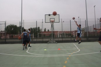 Entrenamiento de tiro de baloncesto. Campus tecnificación y mejora JGBasket. Universidad de Alcalá