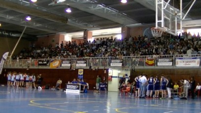 Pabellón del Colegio San Agustín de Madrid lleno de público. Final Copa Colegial Madrid  2017