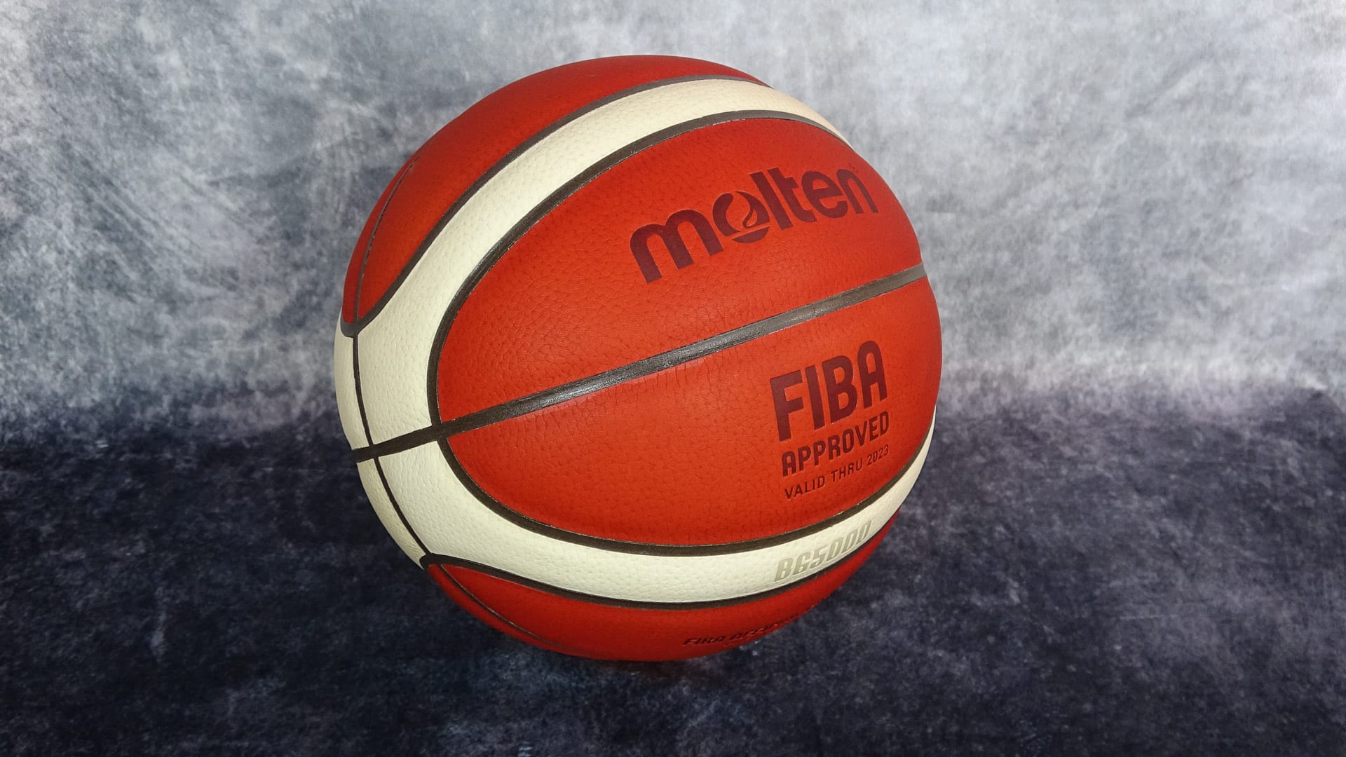 Análisis Molten BG5000. El nuevo balón oficial FIBA de cuero alta competición indoor de baloncesto.