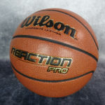 Wilson Reaction Pro. Pelota baloncesto uso indoor-outdoor de cuero composite con tacto y aspecto de toda la vida